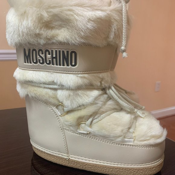 Snow Boots - Picture 1 of 3